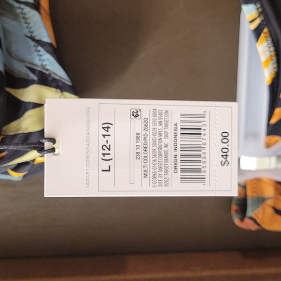 Swimsuit - Picture 3 of 4